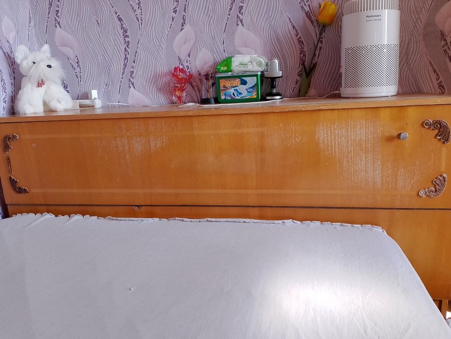 Спалня с матрак в добро състояние