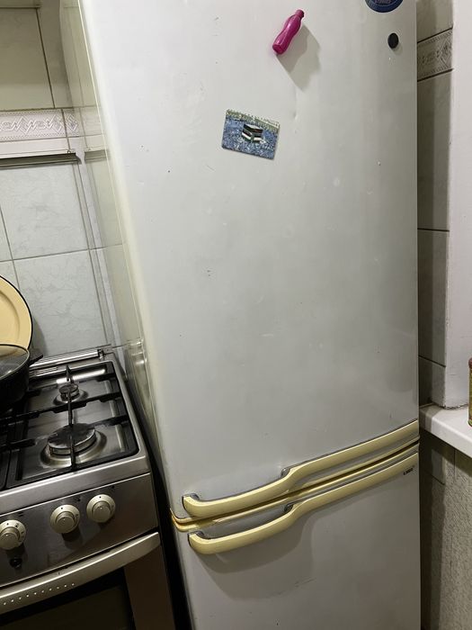 Продам холодильник Samsung