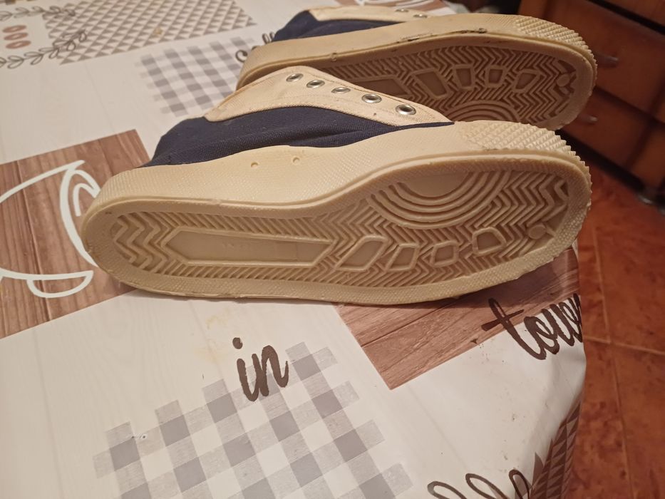 Bascheti ,teniși fabricați la Drăgășani noi nouți anii "80,piesa colec