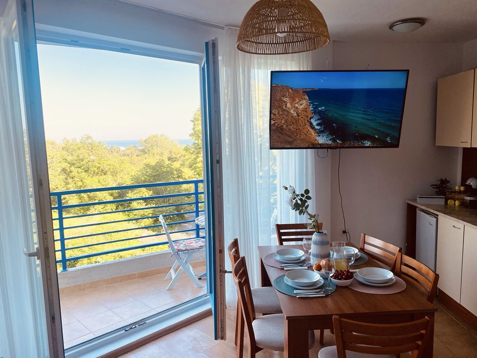 Трапезна маса с 6 бр. столове