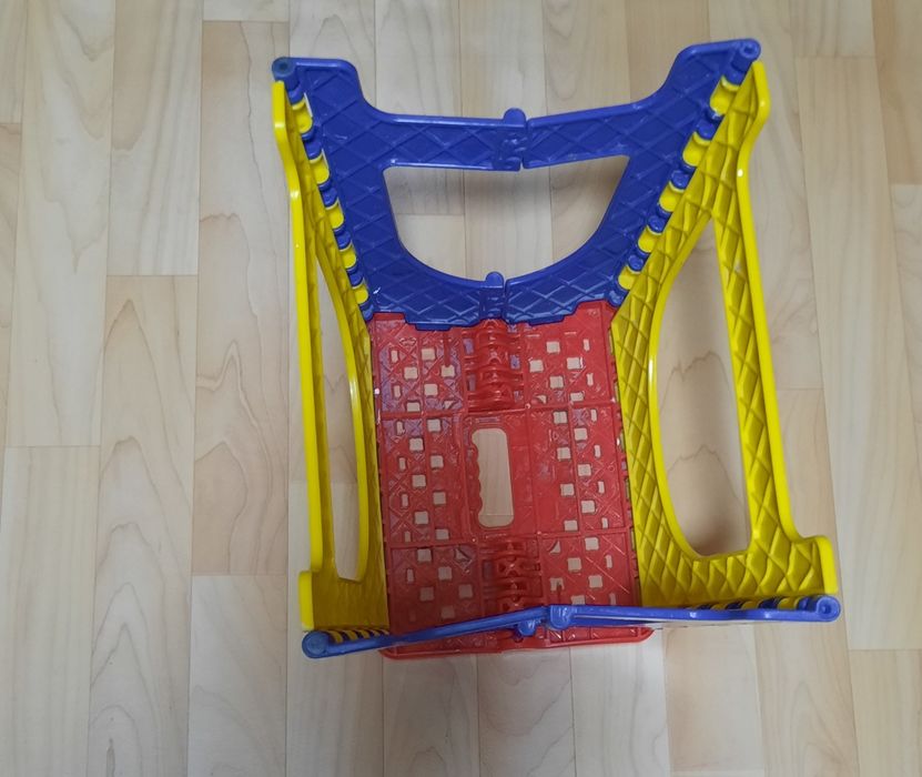 Стульчик  складной. Детский. Б/у.