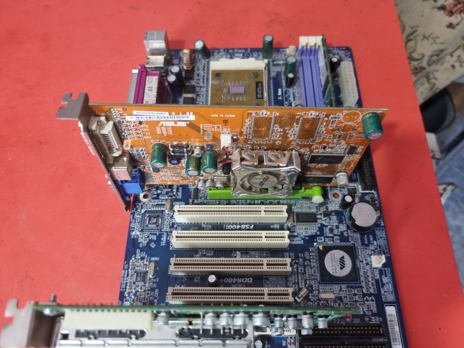 Se vinde urgent lot piese pc