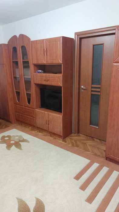 Închiriez apartament