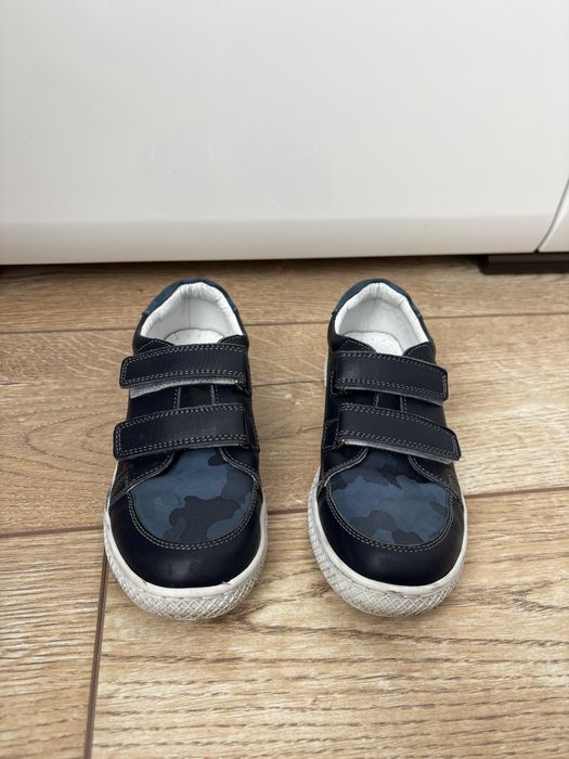 Продам туфли школьные, размер 33