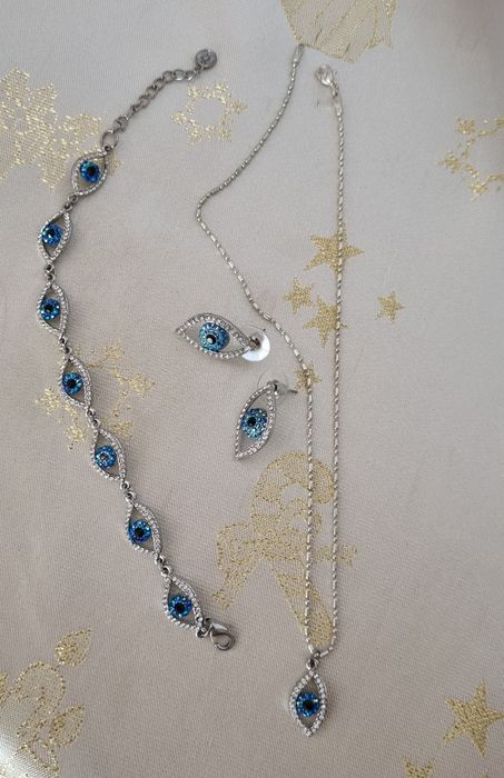 Комплекти колие и обеци различни видове нови