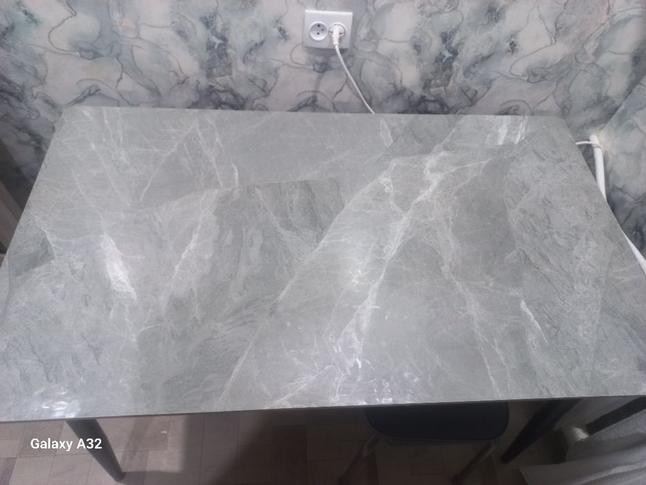 Продам стол стекло