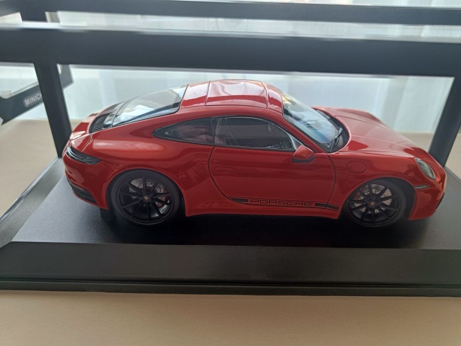 Porsche 911 Carrera/ 992/, Minichamps 1:18