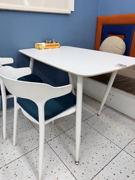 Столы и стулья для кафе, ресторанов