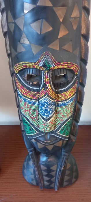 Продавам западноафрикански маски с височина 70 см.