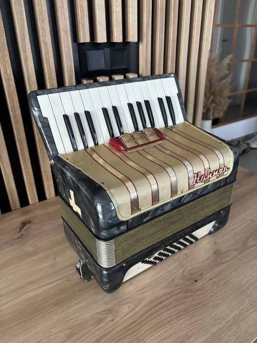 Acordeon Hohner concerto 1 cu 48 de basi pentru piese