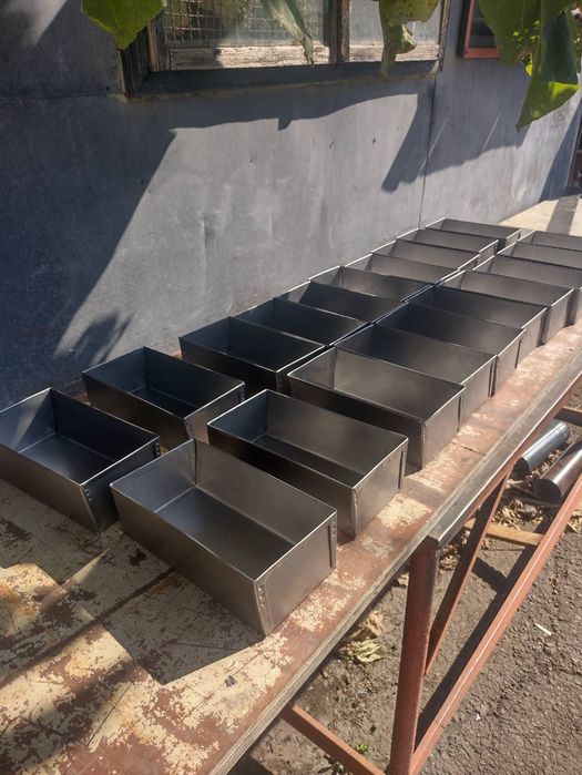 Изработка на тавички и форми за закуски , малинки и пици