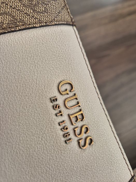 Дамски портфейл Guess