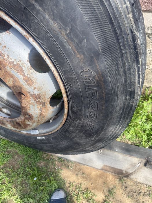 Шины на камаз в хорошем состояние
