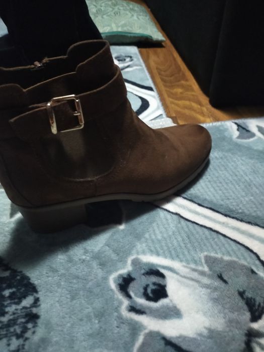 Vând UGG, ghete,sandale noi!! Mărimea 44