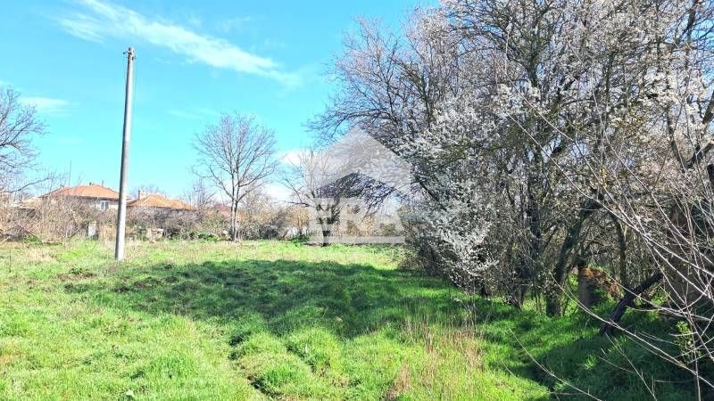 Ексклузивен, урегулиран поземлен имот за продажба, с малка постройка,