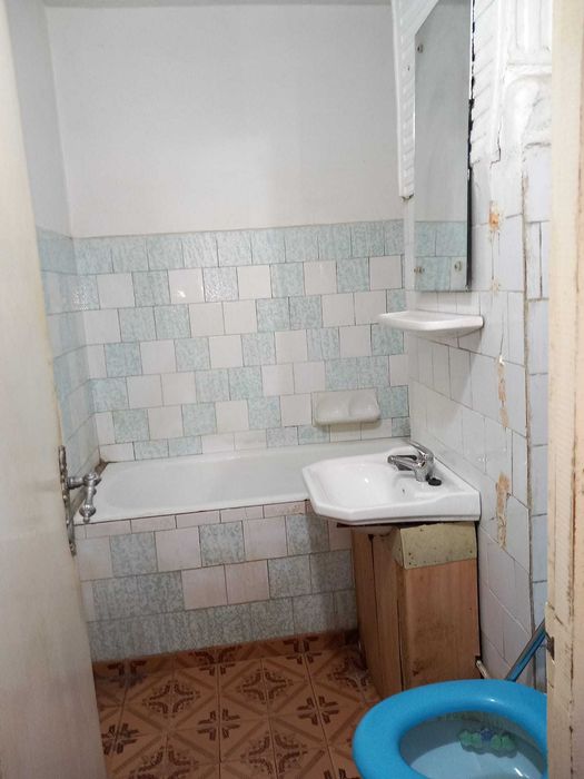 Apartament 2 camere, bucătărie, baie, hol acces, balcon, boxă subsol.