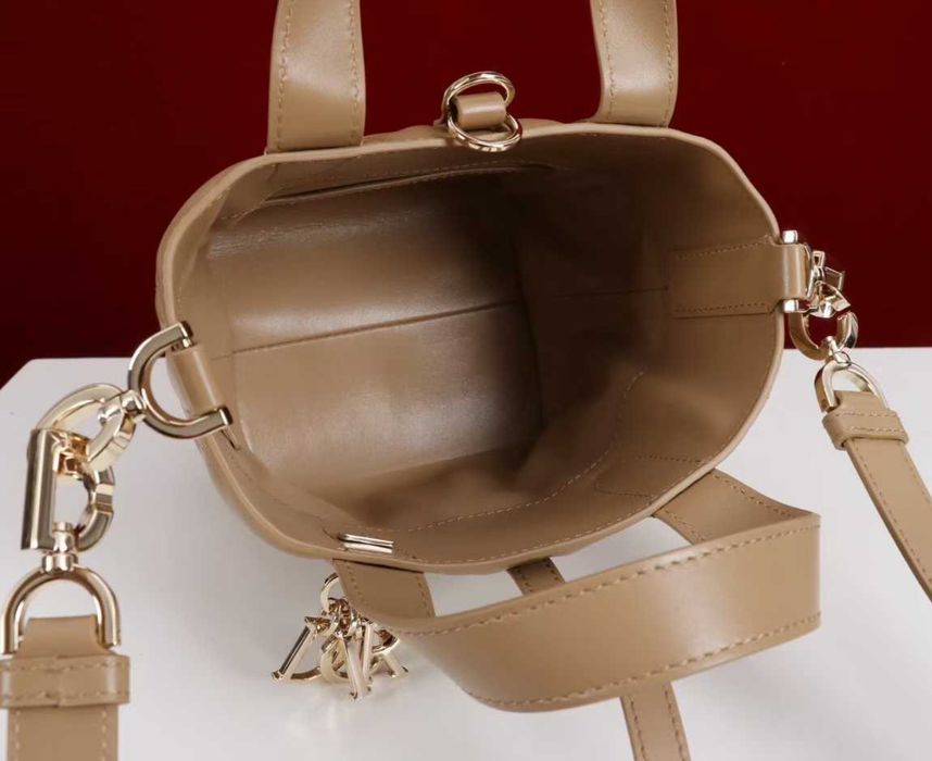 Чанта dior* естествена кожа,налична