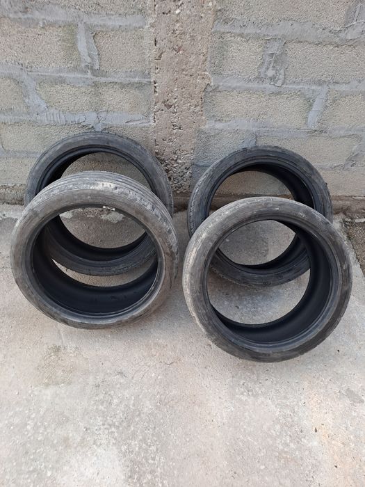 Продавам комплект гуми 225/40 R18 – 4 броя.