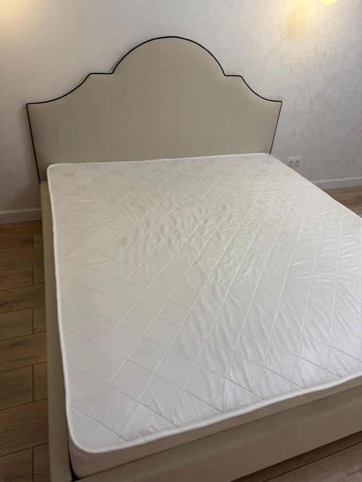 Продам кровать (180 на 200)