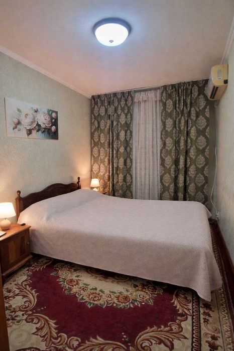 Срочно сдаётся 2 комн. квартира на метро Новза.