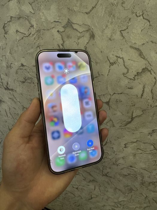 16 pro max 256gb Black Ekrani tepasida kichki dog bor