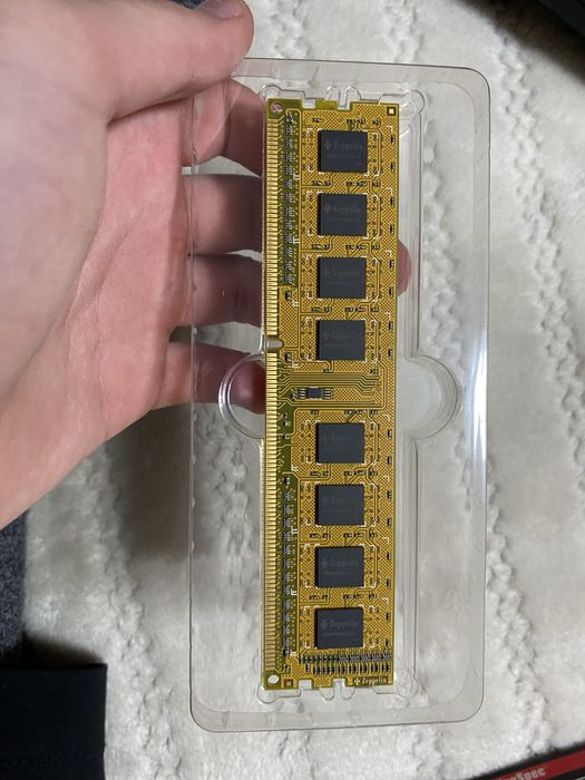 Оперотианая память DDR3 4гб