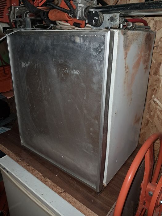 Frigider auto 12v/220v și butan