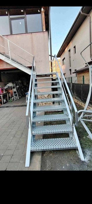 Scari zincate pe comanda