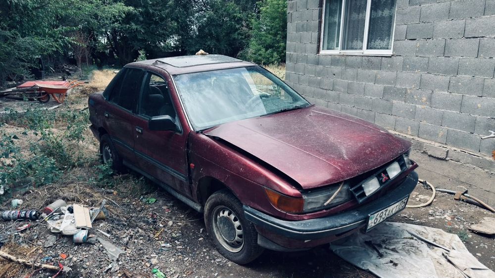 Лансер 1991 год 1.5 обьем  продам целиком и можно по запчастям