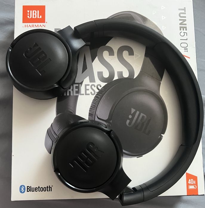 Продам наушники JBL
