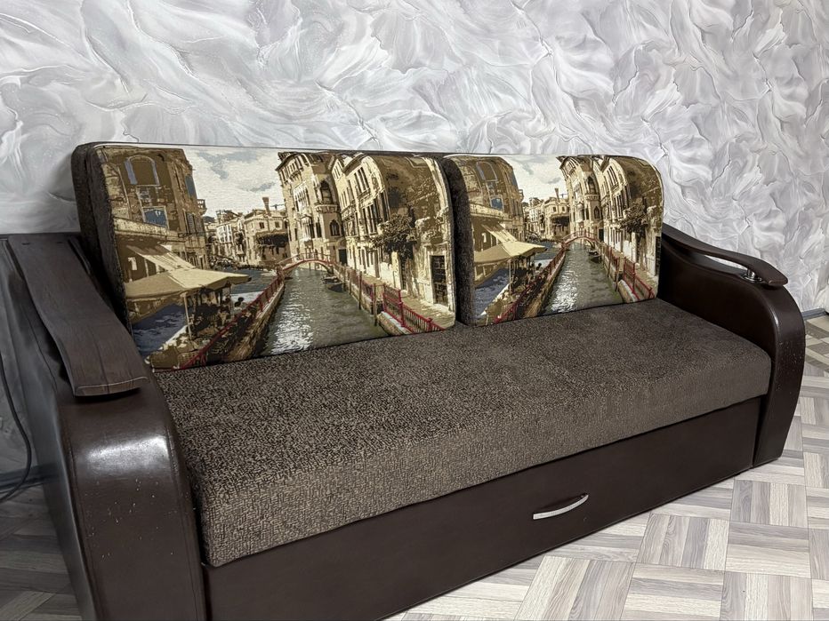 Продам диван 2.4 м