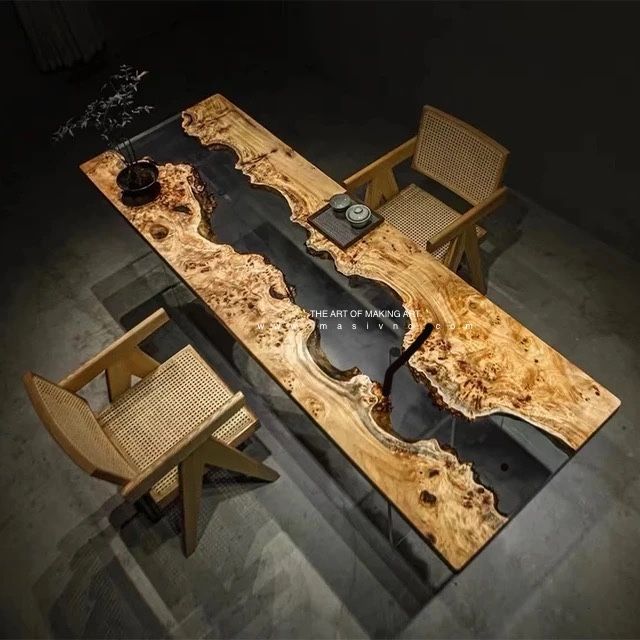 Маса от естествено дърво и епоксидна смола