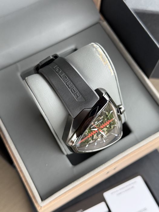 Hamilton Ventura Elvis 80 Skeleton H24535331