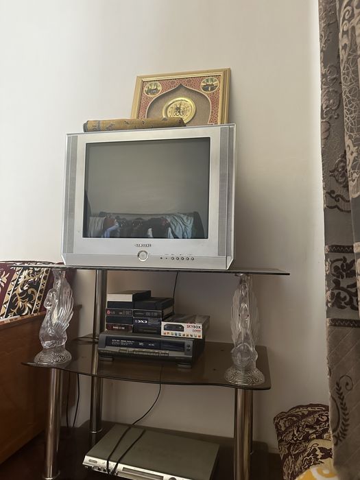 Телевизор сатилади подставкаси менен