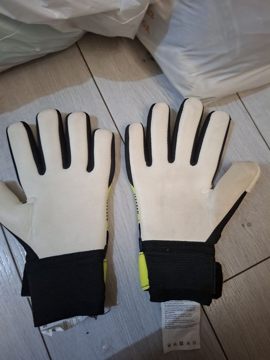 Продам вратарские перчатки Demix 5 размер