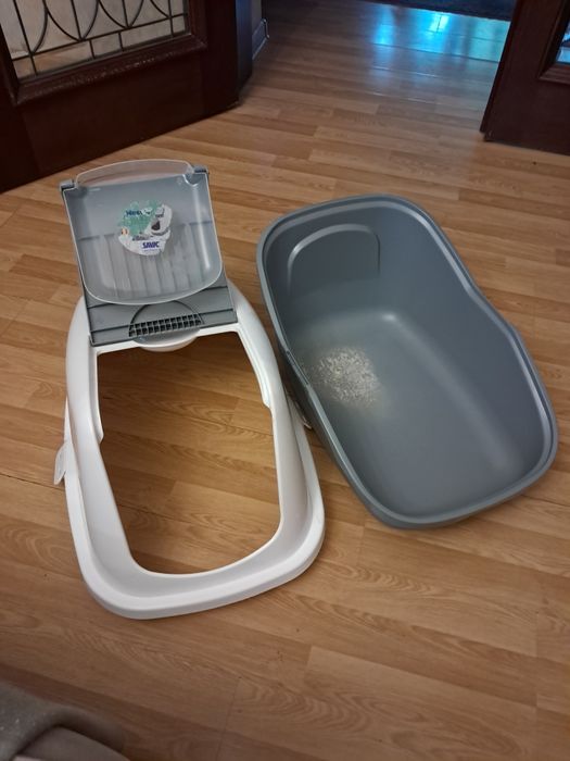 Продам лоток закрытый для кошек