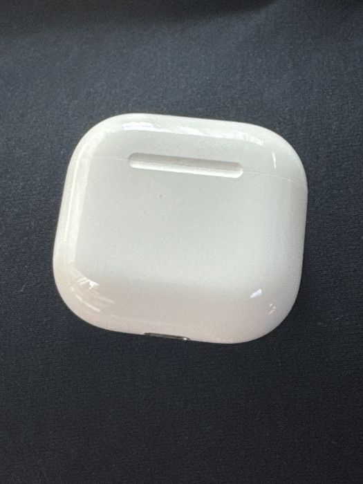 Airpods 4 в идеальном состоянии