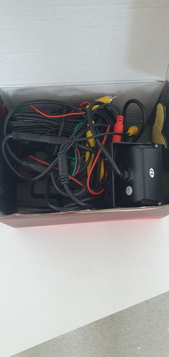 Monitor auto nou