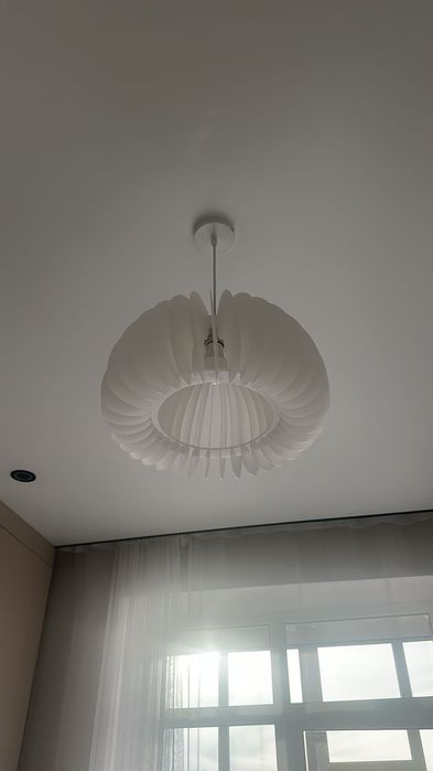 Продам люстру.       .