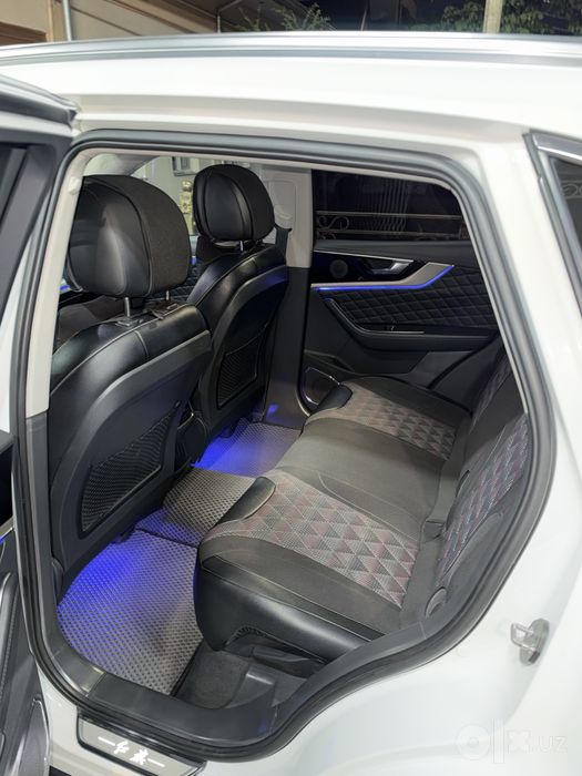 Hongqi hs5