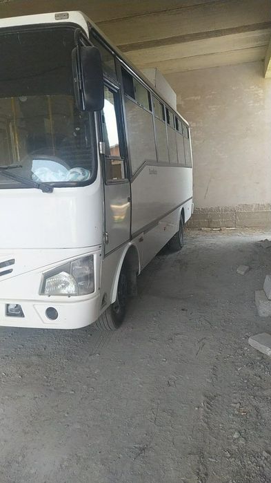 Avtobus sotiladi Isuzu Np21