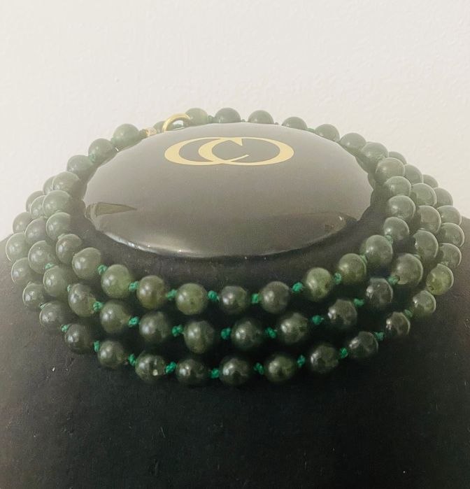 Огърлица  от истински зелен нефрит
