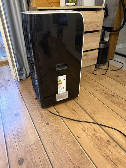 Напольный кондиционер Electrolux EACM-09 FM/N3