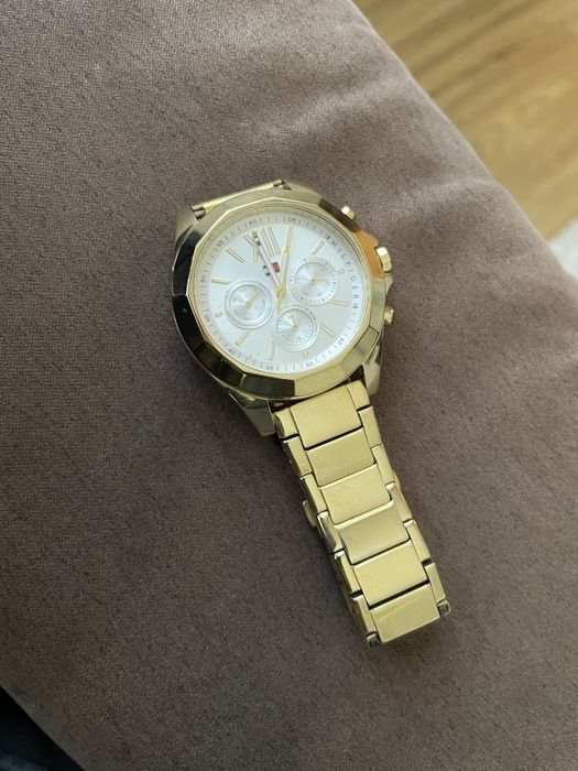 Дамски часовник tommy hilfiger нов!