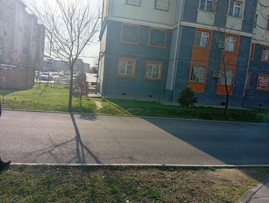 Ikta uy sotiladi tashqariga 5ta derazadi padez tarafga ikta deraza bor