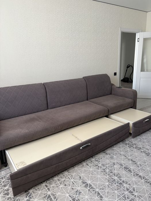 Продам диван в около новом сосотояний