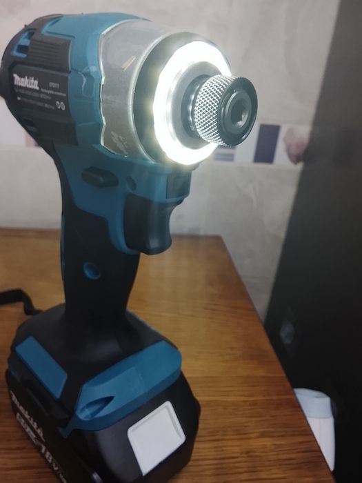 3 buc Autofiletante cu impact DTD 173 cu 3 baterii de 6a Nou