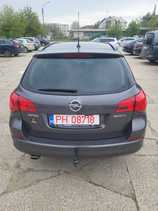 Vând Opel Astra Sports Tourer 2012 2.0Diesel 165cai