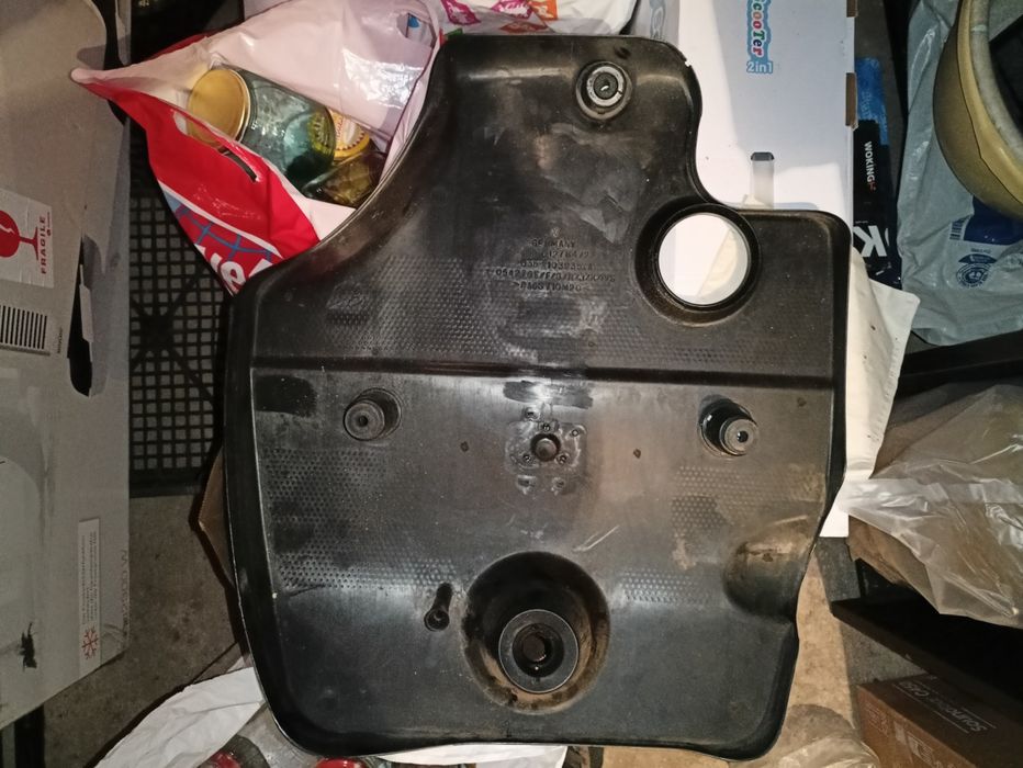 Кора за над двигателя за голф 4 1.9тди