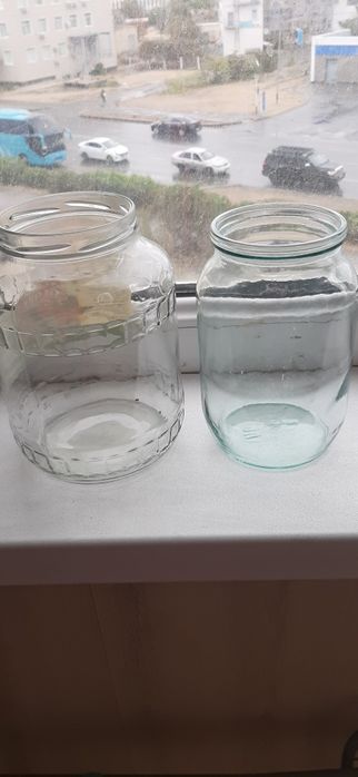 Банки с крышками и без